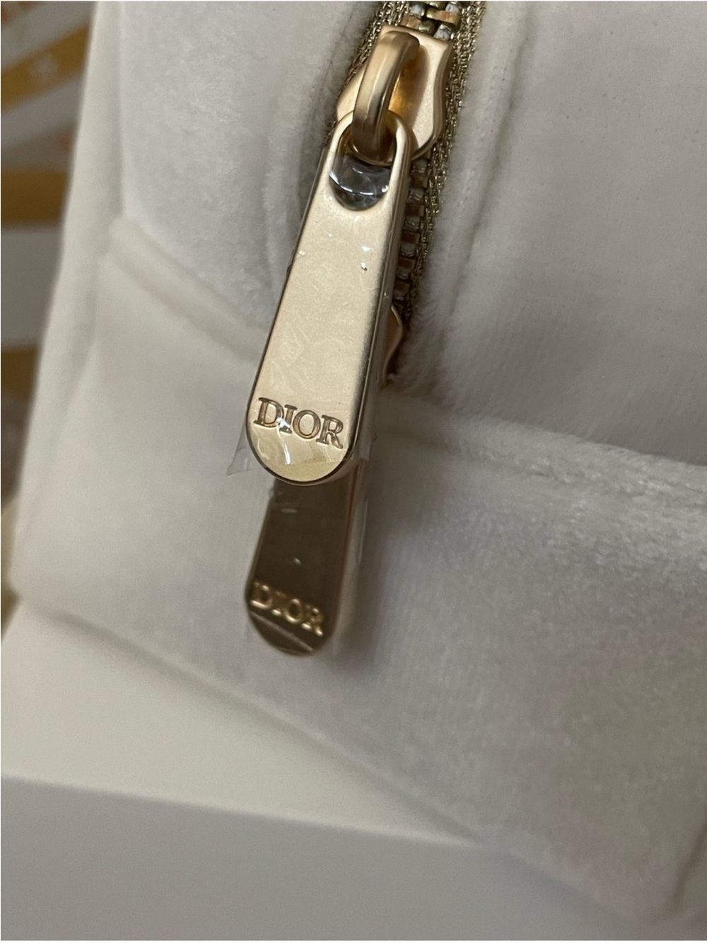 Dior Cream Velvet Cosmetic Pouch
6-piece Bundle in Limited Edition
Box - Picture 12 of 13